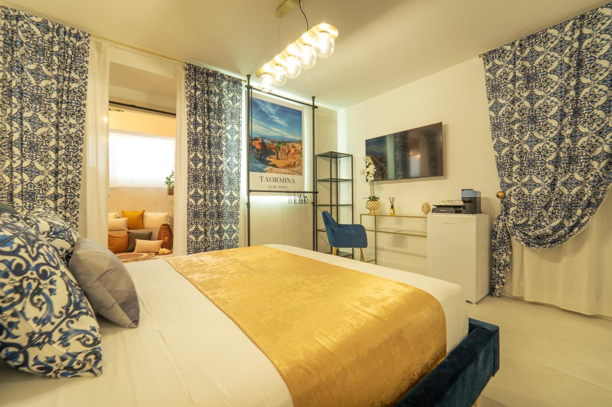 Johnny'S Suites Taormina Beach Bay Eksteriør bilde